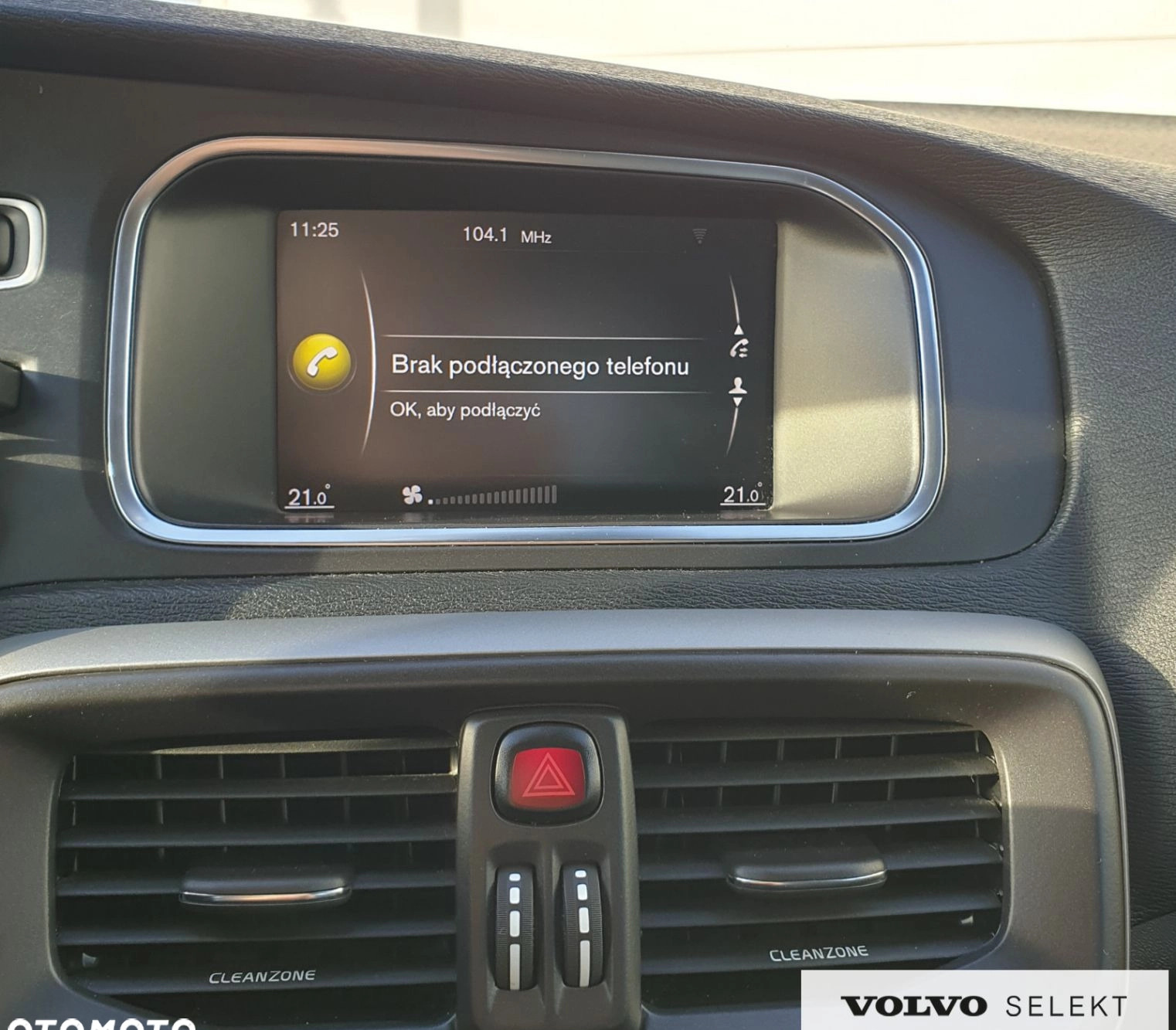 Volvo V40 cena 59900 przebieg: 190800, rok produkcji 2018 z Chojnice małe 172